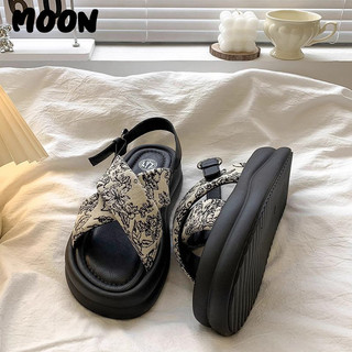 MOON dép sandal Đế dày tăng chiều cao sandal tiểu hoàng phong phong cách mới 2024 cho nữ đi chơi ngoài trời FDL2440YCV 17Z240425