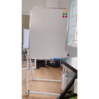 Bảng từ trắng flipchart tiểu học - trung học kích thước 60 x 80cm chuẩn hàn quốc có kẻ ô hít nam châm kẹp giấy
