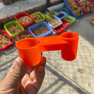 Máng uống nước tự động nút chai cho chim, gà - phụ kiện CHÍNH NGHĨA