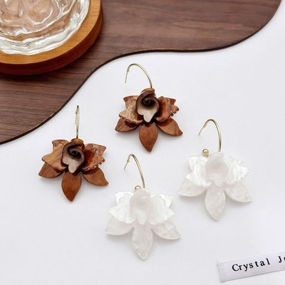 Pinkdudu Pháp Niche Thiết Kế Gardenia Bông Tai Cà Phê Trắng Phóng Đại Siêu Cổ Tích Cánh Hoa Phụ Kiện Cao Cấp PD1956