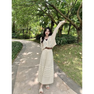 2024 TikTok Bán Khuyến Mãi Phong Cách Lười Pháp Cao Cấp Rỗng Dệt Kim Cardigan Người Nổi Tiếng Nữ Xuân Thu Cao Cấp Áo Len Đầm Thời Trang Hai Mảnh Phù Hợp Với Sản Phẩm Mới Thẳng