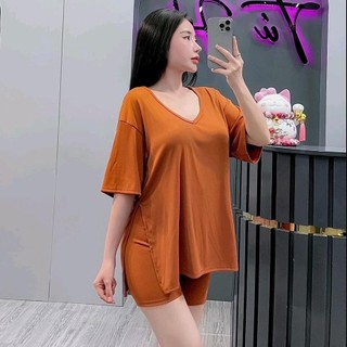 82.703 set bộ đồ áo rộng cổ tim xẻ tà. quần đùi ngố chất gân tăm co giãn nhiều có túi.