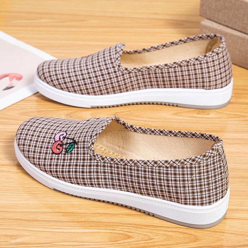 Mùa Xuân Cũ Bắc Kinh Giày Vải Nữ Slip-On Vải Mẹ Giày Trung Niên Người Cao Tuổi Đế Mềm Chống Trơn Trượt Người Cao Tuổi