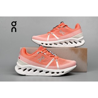 Giày chạy bộ nhẹ có đệm On Cloudsurfer chất lượng cao dành cho nam và nữ màu đỏ cam và trắng