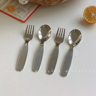 Thép không gỉ 304 Tròn Dễ Thương Dududu Muỗng Cơm Mũm mĩm Thìa Nĩa Hộ Gia Đình Thiết Thực Chống Sốc Bộ Đồ Ăn Dày Món Tráng Miệng Thìa Bổ Sung Thực Phẩm Yo