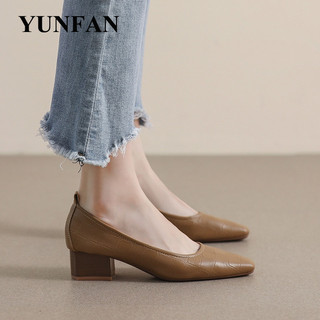 Thời trang công sở nữ YUNFANElegant với giày cao gót vuông
