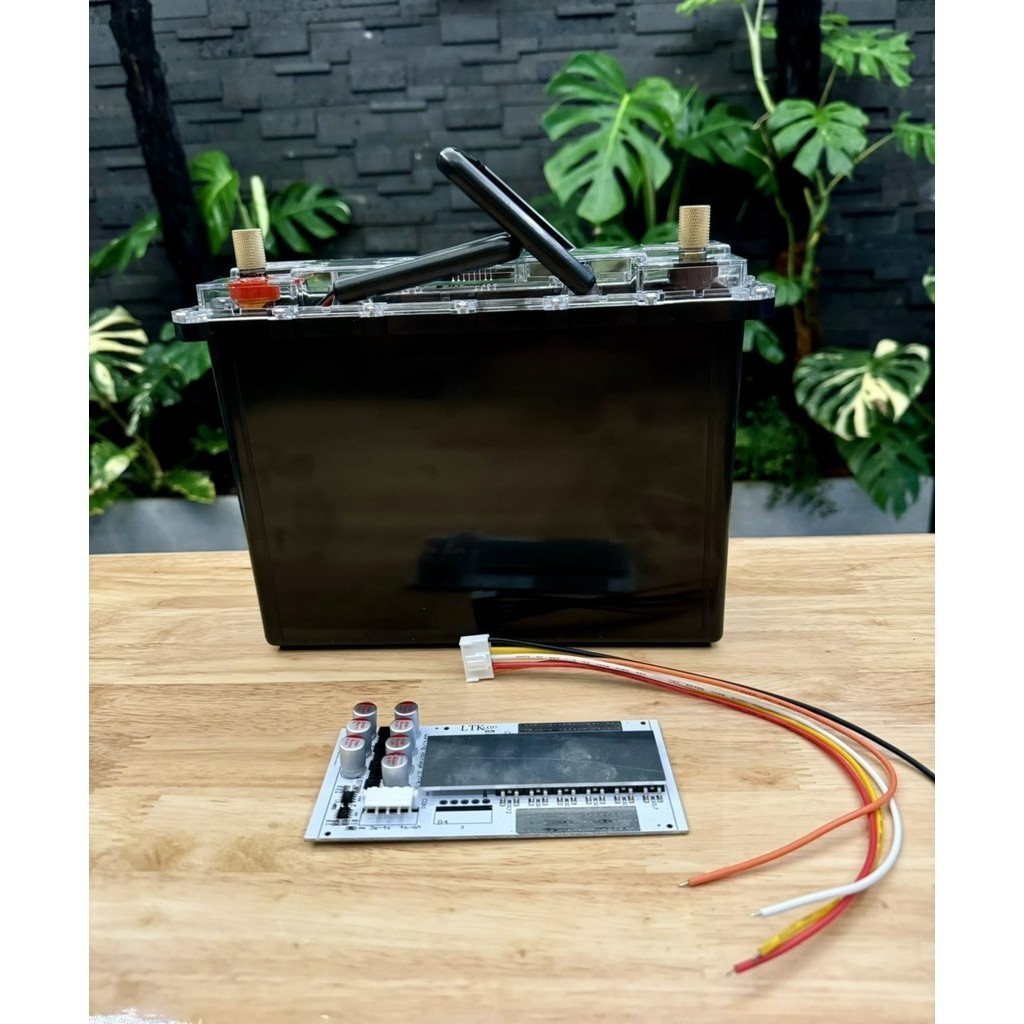Vỏ mạch bình chống nước mẫu mới chứa được 12 cell 33140-32140-33138 có Led báo pin. LK