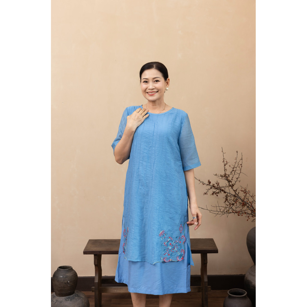 M COLLECTION | Váy Đầm Nữ Trung Niên Tặng Mẹ Suông Vải Tơ Xốp 2 Tà Tay Lỡ Thêu Hoa Đi Tiệc D12311 | BigBuy360 - bigbuy360.vn