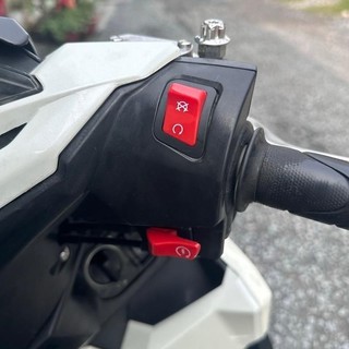 Nút tắt máy màu đỏ xe tay ga Honda
