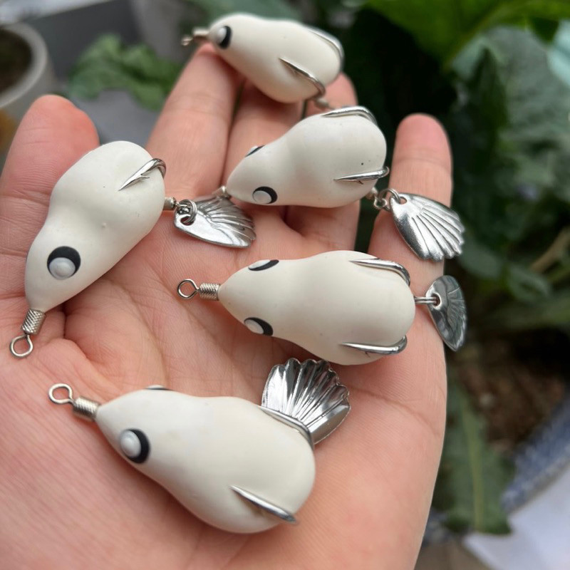 Nhái hơi câu lure màu trắng lưỡi độ thép không gỉ action chìm lửng