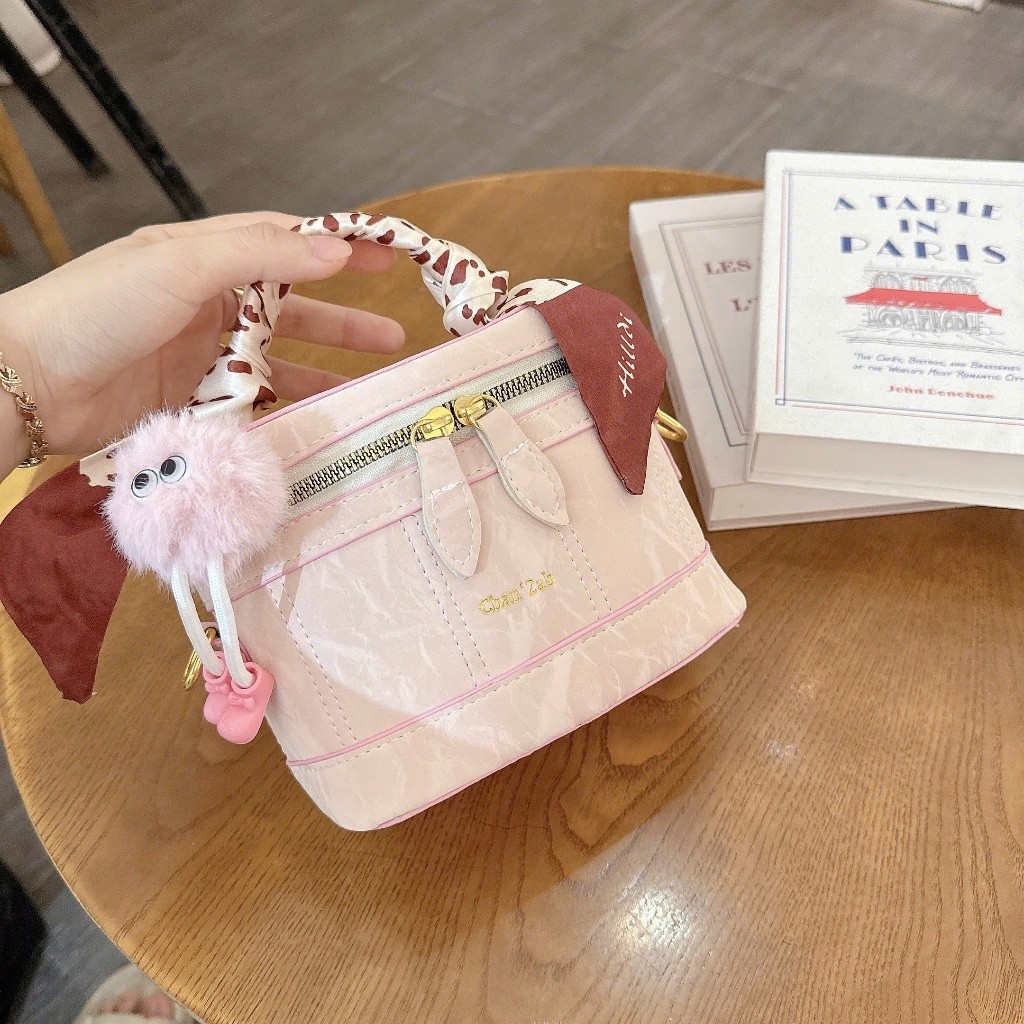 Túi cốp thời trang, túi cầm tay đeo chéo size 18cm chất dạ nhung kèm móc bông dễ thương DK048 | BigBuy360 - bigbuy360.vn