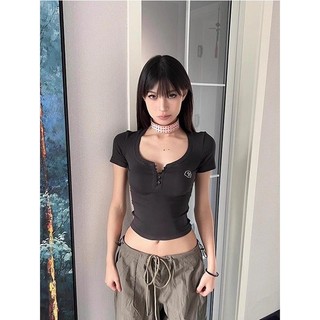 Áo thun ngắn tay thêu cổ vuông Slim-Fit Solid
