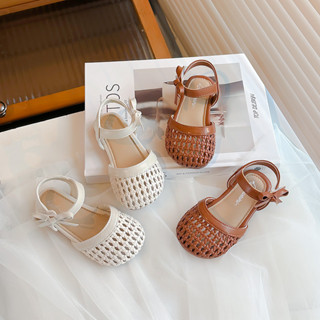 Bé Gái Dệt Dép Mùa Hè 2024 Mới Trẻ Em Retro Giày Đi Biển Anh Có Nút Dễ Thương Trẻ Em Mềm Rỗng Thanh Lịch Đa Năng Dép