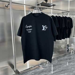 Hàng có sẵn chất lượng cao cho cả nam và nữ. Cùng phong cách L1V thời trang mới giản dị đa năng thoáng khí logo ngực in hình áo thun ngắn tay lớn cổ áo + thẻ treo XS-3XL