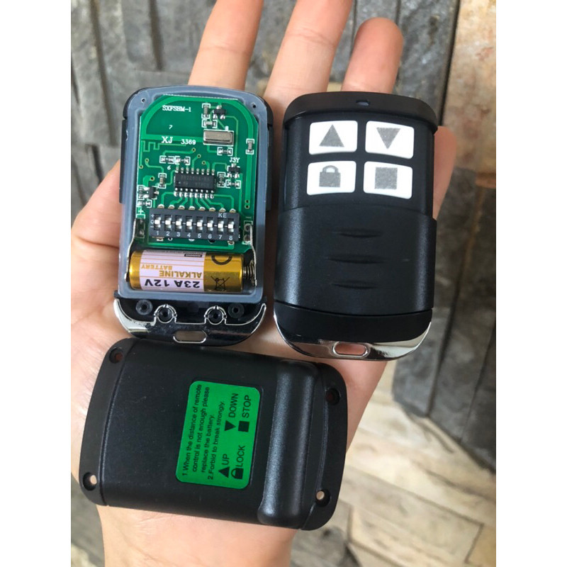 # Điều Khiển Cửa Cuốn 8 MÃ GẠT Tần Số 433 Mhz chống nước