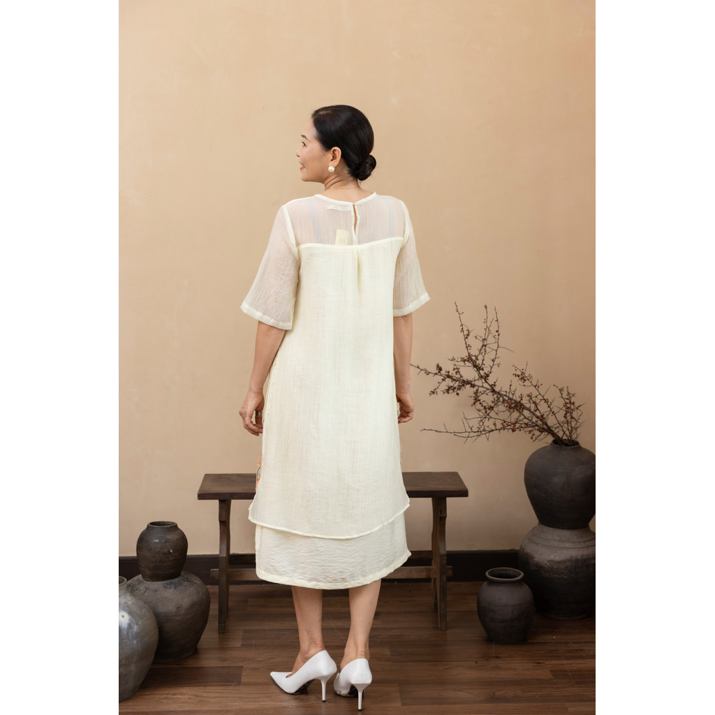 M COLLECTION | Váy Đầm Nữ Trung Niên Tặng Mẹ Suông Vải Tơ Xốp 2 Tà Tay Lỡ Thêu Hoa Đi Tiệc D12311 | BigBuy360 - bigbuy360.vn