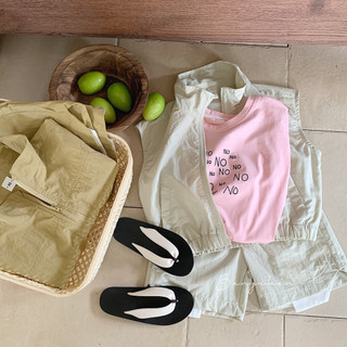  Hàng có sẵn mùa hè Phong cách mới cho bé trai Áo khoác không tay màu trơn đơn giản + Quần Short phù hợp thông thường Bộ đồ hai mảnh cho bé trai Bộ đồ ngắn tay bé trai Bộ đồ bé trai