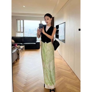 Váy kiểu Ý satin bóng màu xanh lá cây xếp nếp thiên vị cắt eo cao giảm béo váy dài chữ A dành cho nữ