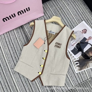 4VXI MIU MIU Summer New Letter Affixed Cloth Embroidered Leather Patchwork Vest Matching Pleated Skirt Series