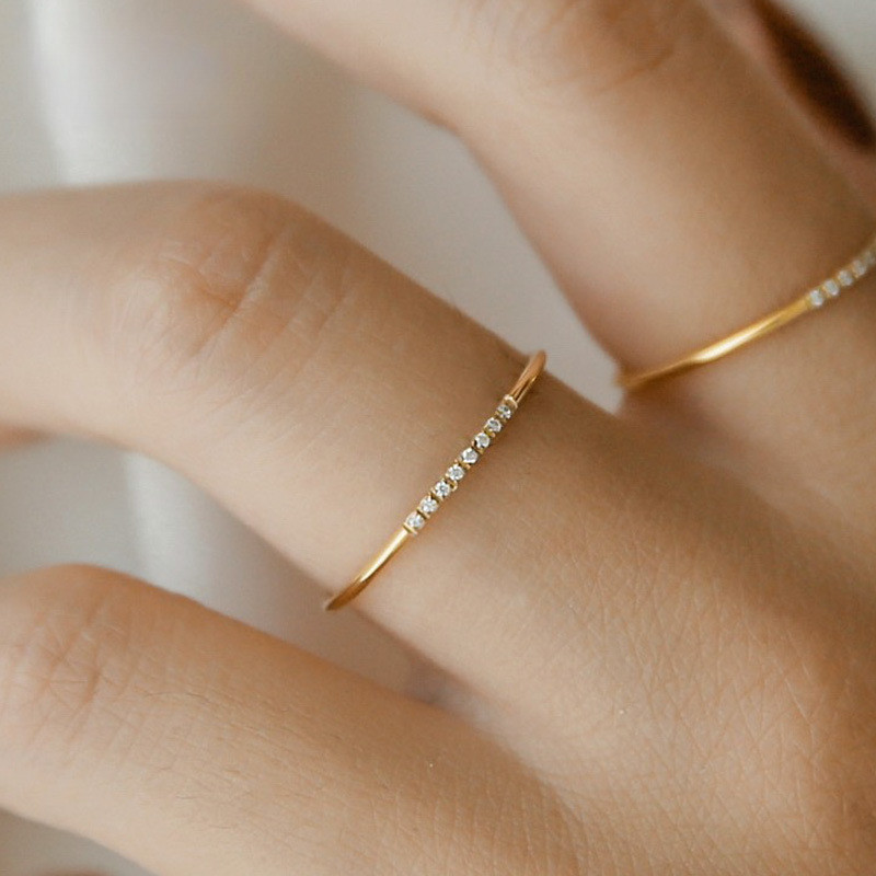 Nhẫn nữ bằng thép titan siêu mịn Hàng kim cương siêu mịn Trang sức phong cách mát mẻ độc đáo Phong cách thực tế phù hợp