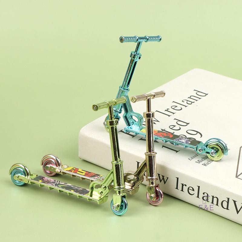 F & E Scooter Đồ chơi giáo dục trẻ em Finger Scooter Fingerboard Mới