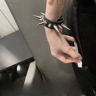 Gothic Hip-hop Phong Cách Móng Tay Dài Đinh Tán Da PU Vòng Tay Nam Nữ Punk Vòng Tay Trang Sức