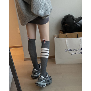  Mùa Xuân Mùa Hè Lưng Miếng Dán Màu Sắc Tương Phản Giữa Ống Tất Cotton Nữ Bốn Sọc Trắng Xám jk Bê Tất Hợp Thời Trang Thường Ngày Dài Đến Đầu Gối Tất 