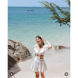 (T'achi) Set áo croptop thắt ngực tay bo phồng kèm chân váy xoè trắng kèm khăn đội đầu hoa cúc