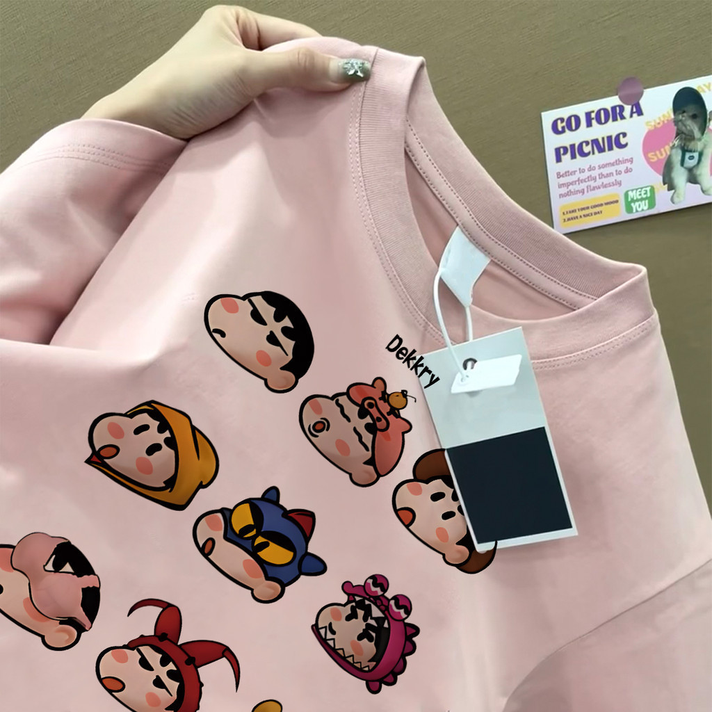 Áo phông nữ màu hồng form rộng mùa hè local brand SALMO cổ tròn áo thun in hình cute crayon shin-chan 100% cotton Y0945