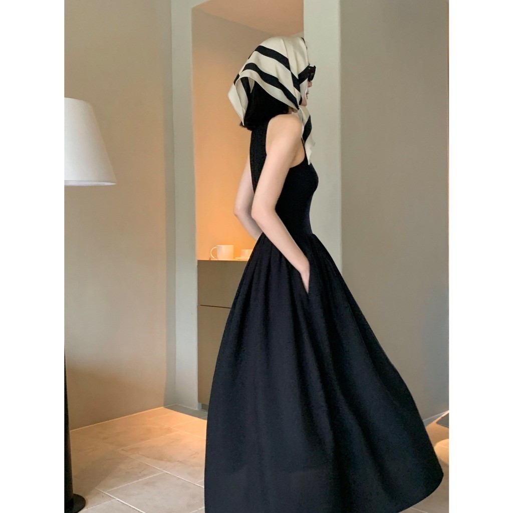 Đầm váy xòe dáng maxi dài thiết kế ba lỗ sát nách chất liệu co giãn mềm mịn hàng QCCC HMH SP165 | BigBuy360 - bigbuy360.vn