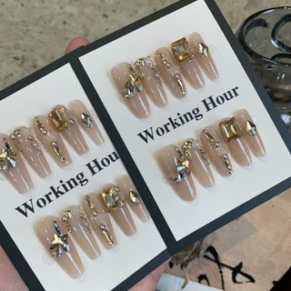 Đùi Lông Thô Bướm Vàng Handmade Mặc Móng Tay Tính Khí Trắng Mặc Móng Tay Giả Móng Tay Handmade Dán Móng Tay Bán Buôn