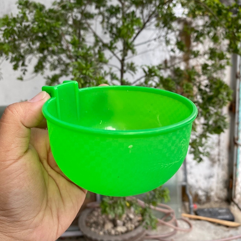 Gáo dừa nhựa mẫu mới cho gà ăn giá rẻ, 2 size lớn nhỏ - phụ kiện CHÍNH NGHĨA