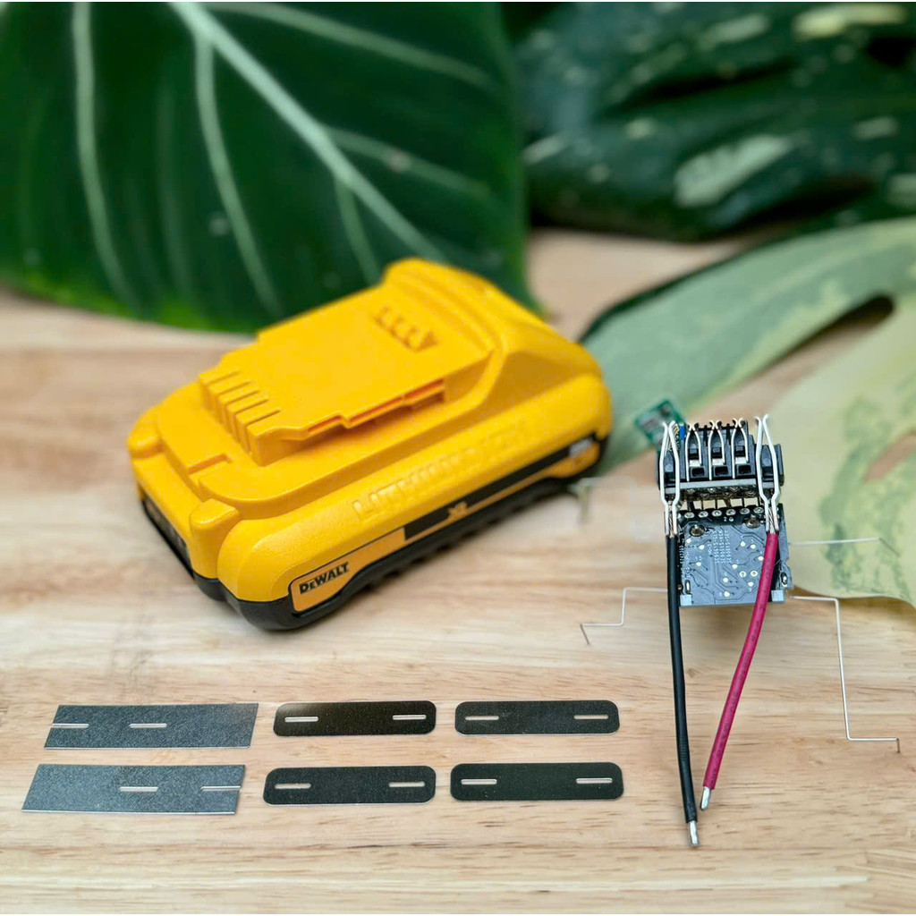 ( CN ) Vỏ mạch Dewalt 4AH 20V 1 hàng cell 21700 mạch như zin. LK