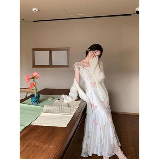 Váy Rơi Vào Biển Hoa