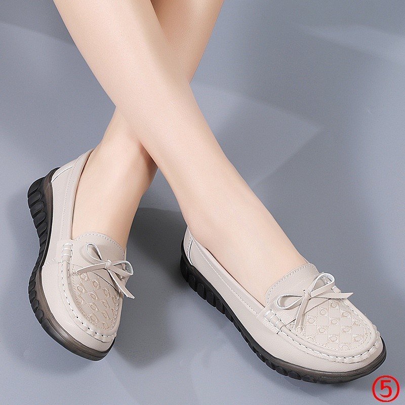 Mùa Xuân 2024 Giày Mẹ Đế Mềm Chống Trơn Trượt Trung Niên Người Cao Tuổi Giày Da Nữ Slip-On Loafers Nông