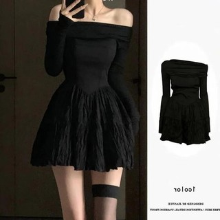 Váy dài tay nữ xếp ly Váy chữ A lệch vai Niche Hình Flattering Váy ngắn Tính khí Thiết kế màu đen Cảm giác