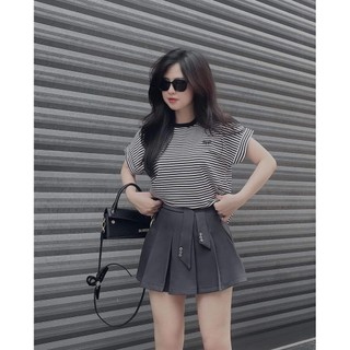 Set áo phông kẻ thêu nơ mix chân váy xếp ly vạt chéo đính cúc 2 màu