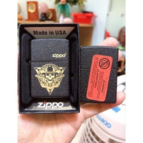 Vỏ Zippo các loại đen bụi nhám các loại, Vỏ bằng đồng có tem đỏ