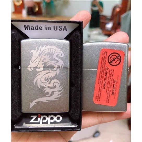 Vỏ ZIPPO CÁC LOẠI NHÁM BẠC SATIN CHỐNG TRẦY, VỎ BẰNG ĐỒNG CÓ TEM ĐỎ