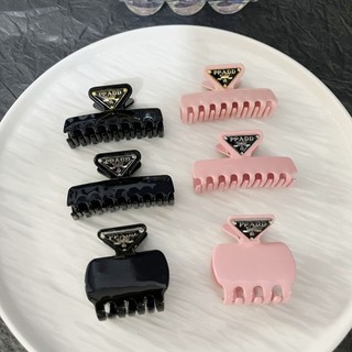 Phong cách mới hình chữ nhật hợp kim lấy kẹp tam giác chữ cái nhãn hồng kẹp tóc lấy kim loại màu cá mập kẹp phí cao cấp
