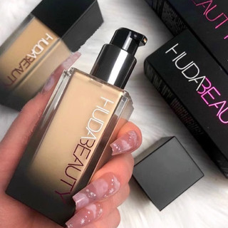 Kem nền kiểm soát dầu Huda Beauty 35ml