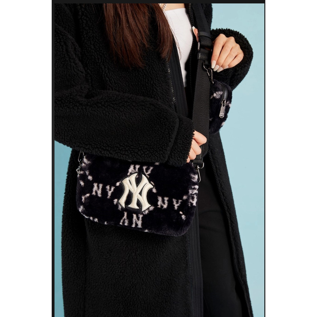 [ Authentic ] MLB- Túi đeo chéo lông thú MLB New York Yankees 3ACRM1026-50BKS