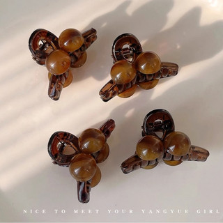 Kẹp cá mập hổ phách Cherry Clip dành cho nữ
