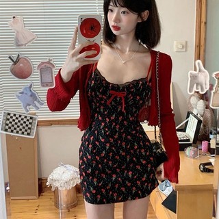 Váy 2 dây Váy hoa nhí trễ vai Váy cottagecore body đi biển xinh Sweet Hot Girl Váy hẹp Cardigan Hai Mảnh Nữ Pháp Phong Cách Mới Hoa Sling Đầm