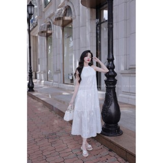 Đầm nữ Masara tằm thêu hoa trắng mềm nhẹ form dài cổ yếm bay bổng nữ tính