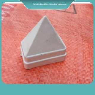 Nắp chụp bịt hàng rào nhựa trắng lan can rào cổng chông nhọn chóp tam giác