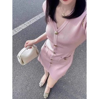 Phong Cách Pháp Cao Cấp Tính Khí Slim Fit Giảm Béo Hồng Dệt Kim Cổ Chữ V Đầm ôm Mùa Hè 2024 Mới