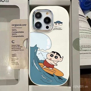 Lướt sóng Crayon Shin-Chan Khung kim loại Fat Pier iPhone Case 15promax / 14 / 1311 / xs / xr Skin-Feel Case iPhone15 / 14ProMax Phone Case 13 Apple 12 / 11 Khung kim loại