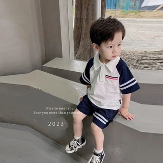 Bộ đồ bé trai 2024 Áo sơ mi Polo sọc ngắn tay thời trang mới + Quần thể thao màu trơn Xu hướng hai mảnh