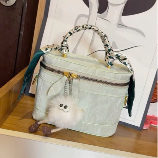 Túi cốp thời trang, túi cầm tay đeo chéo size 18cm chất dạ nhung kèm móc bông dễ thương DK048 | BigBuy360 - bigbuy360.vn